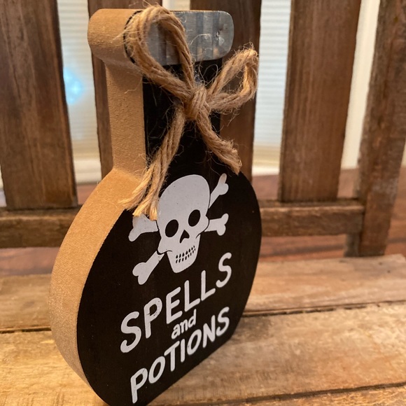 Halloween Potion Bottles Set, Witch’s Brew Potion Bottles, Spells & Potions - Picture 7 of 16